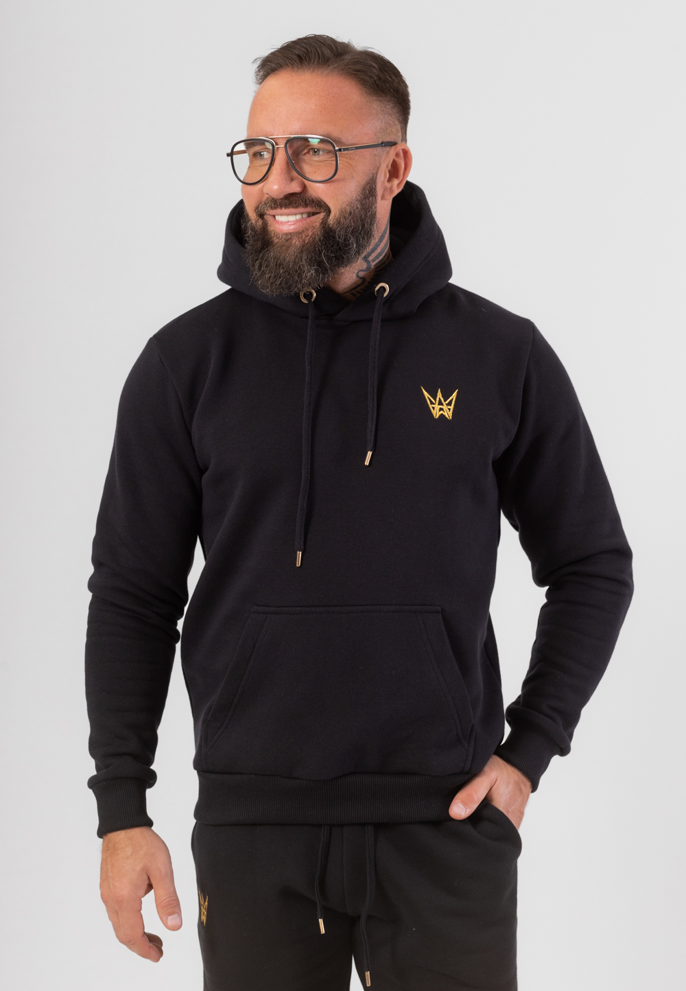 czarna bluza kangurka