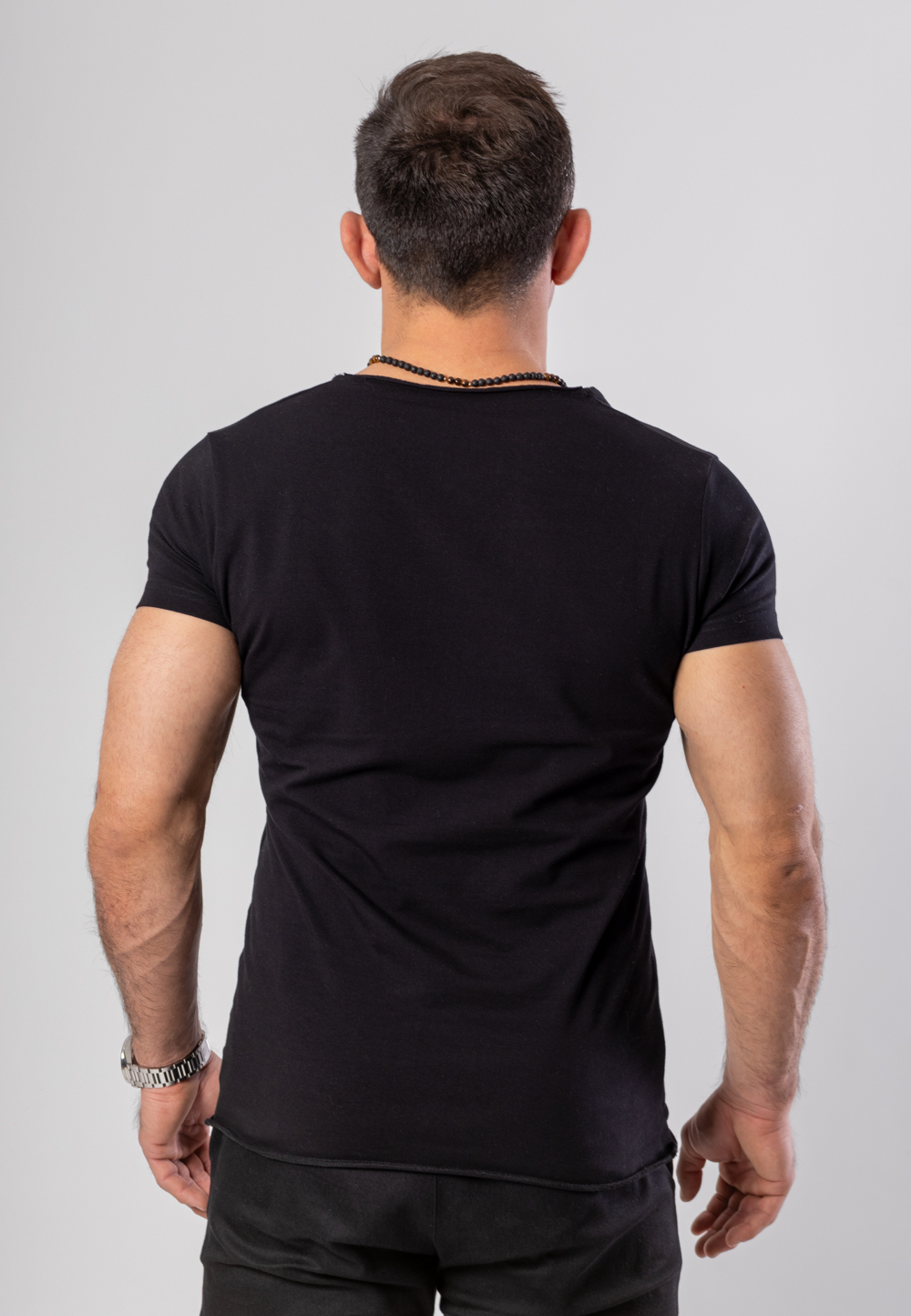 Koszulka Deepneck z krótkim rękawem w kolorze czarnym z szarą drukowaną koroną.